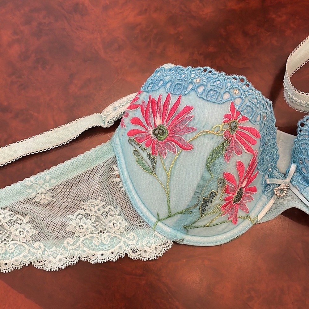 Bra - Picture 2 of 3